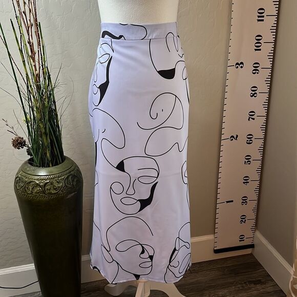 SHEIN Curve drama face print skirt back zipper half lined flared bottom Size 1X - Picture 3 of 11